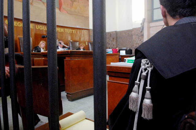 Perché risarcire le “vittime” dei processi mediatici: Intervista a Vittorio Manes