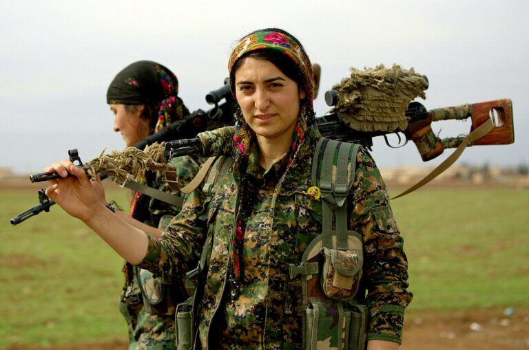 Rebel, rebel, you’ve torn your dress. Le donne del Rojava
