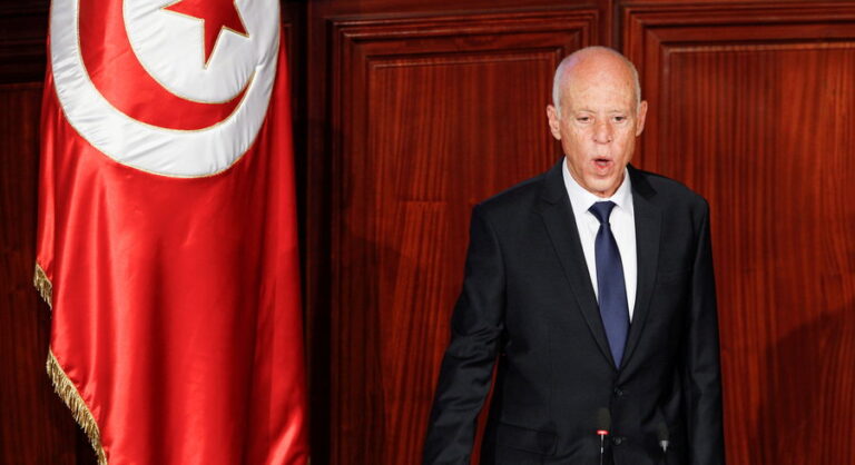 Tunisia: Kaïs Saïed sospende il Parlamento e licenzia il primo ministro Hichem Mechichi