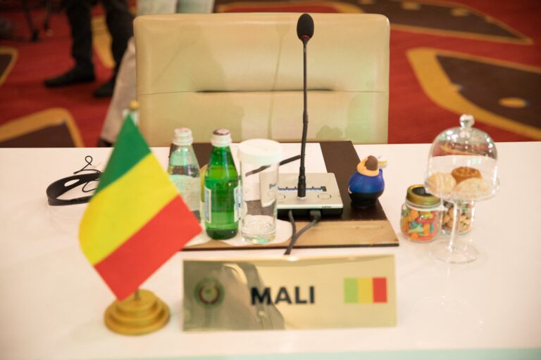 Mali: la CEDEAO tenta di isolare la giunta militare