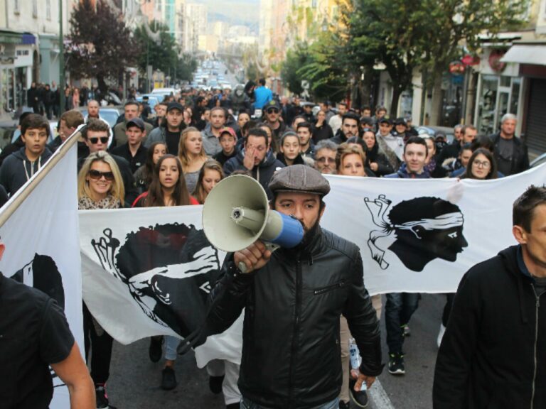 Corsica, l’esperienza di costituire una comunità unica