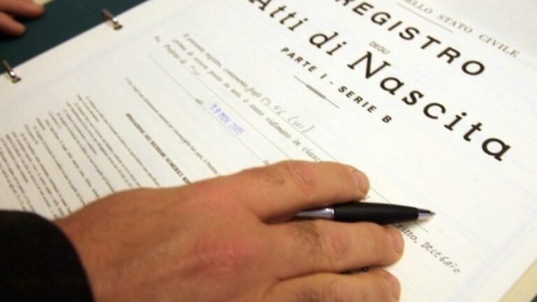 La Corte Costituzionale sull’attribuzione del cognome da attribuire al figlio