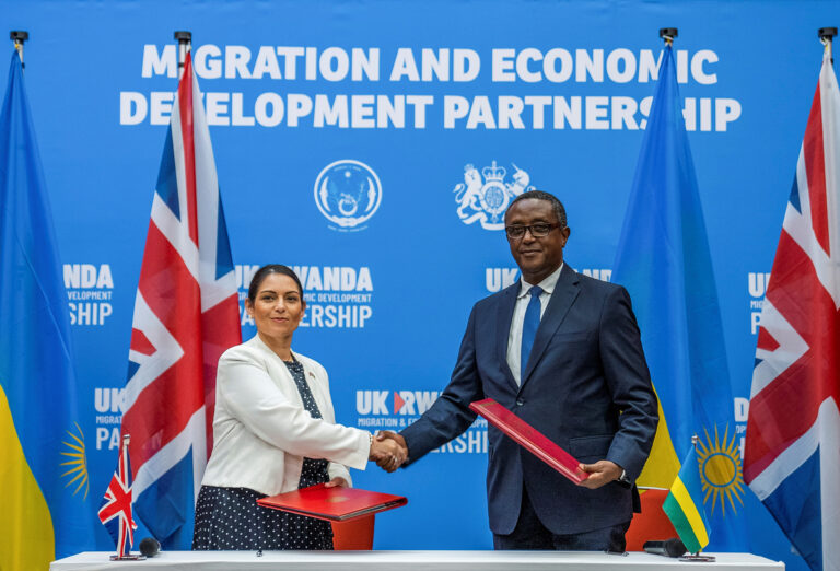 Il controverso accordo tra Regno Unito e Ruanda in materia di asilo