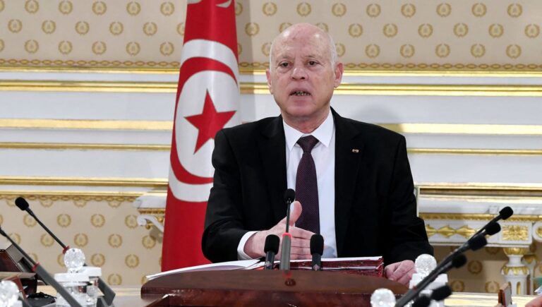 La Tunisia verso una concreta svolta autoritaria di Kaïs Saïed: intervista a Frida Dahmani