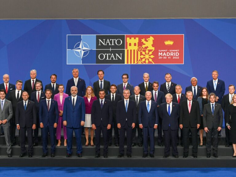 Guerra e summit Nato fanno svanire i sogni di difesa europea