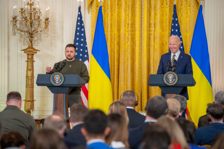 Stati Uniti: sì ad un pacchetto di aiuti da 45 miliardi di dollari per l’Ucraina