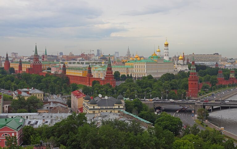 Russia: i giornalisti Andrey Kolesnikov e Gleb Pyanykh accusati di essere agenti stranieri