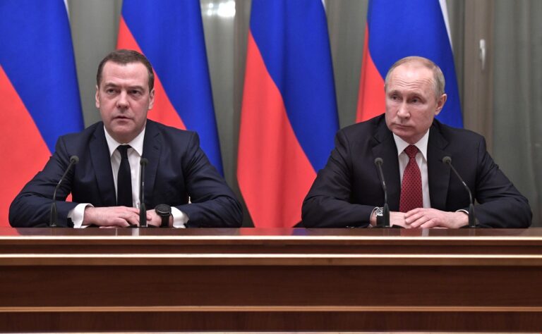 Medvedev: «la Russia si difenderà con qualsiasi mezzo, anche con armi nucleari»