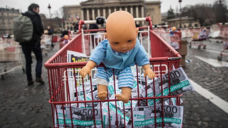 La battaglia del Governo contro l’utero in affitto