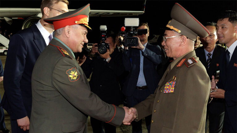 Shoigu a Pyongyang: “rafforzare la cooperazione tra i nostri ministeri della difesa”