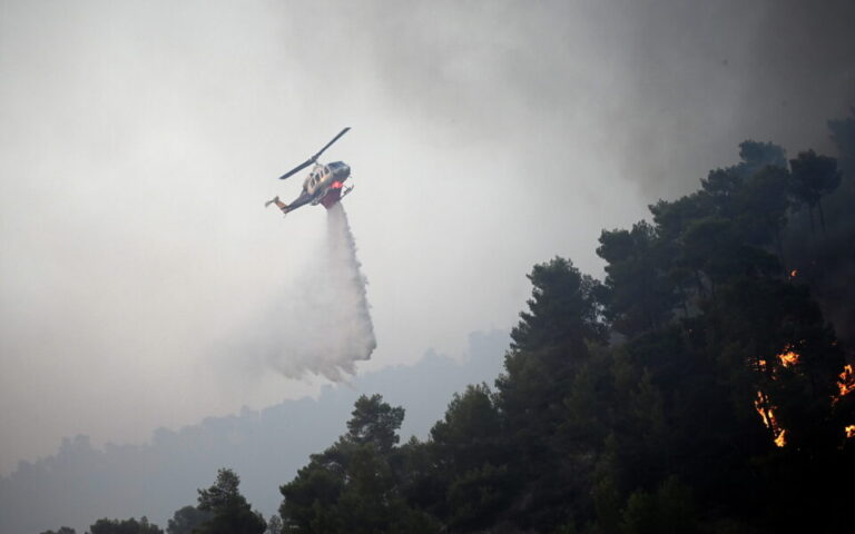 Gli incendi mettono in ginocchio la Grecia