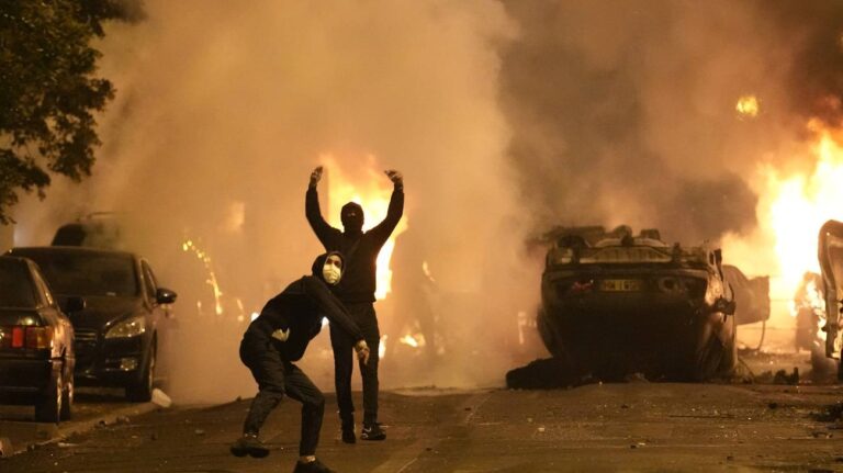 La storia che si ripete: il malessere delle banlieues colpisce ancora