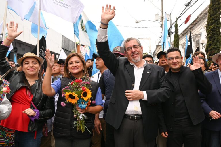 Guatemala, il presidente Bernardo Arévalo denuncia un possibile golpe