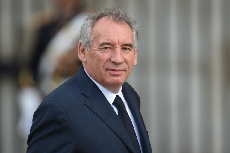 Francia: annunciata la composizione del governo di François Bayrou