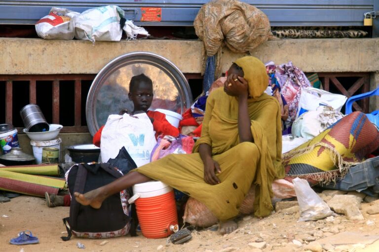 Sudan, attacchi paramilitari devastano un campo profughi a El-Fasher