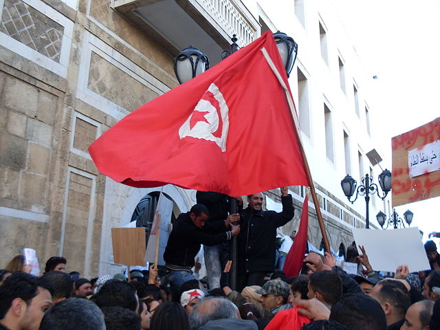 Autore: M. Rais - Manifestazione in Place du Gouvernement durante la Carovana della liberazione dopo la rivoluzione tunisina Fonte: WikiCommons