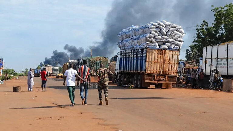 Attacchi coordinati scuotono il Mali