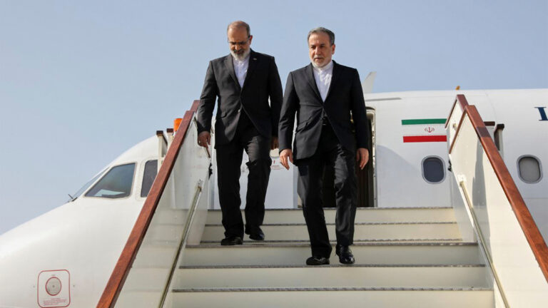 Iran-USA, nuova proposta di pace di Teheran: “Stop alla guerra e ritiro delle truppe americane”