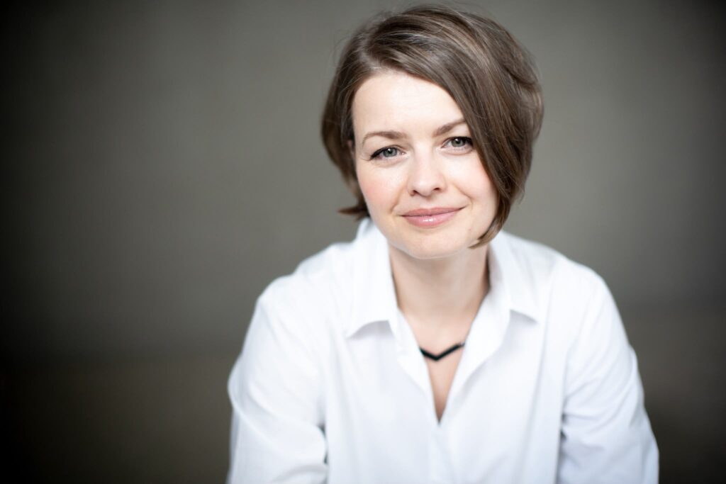 Yaryna Grusha (Yampil, Ucraina, 1986) è autrice, traduttrice. Insegna Lingua e letteratura ucraina alle università di Milano e Bologna.