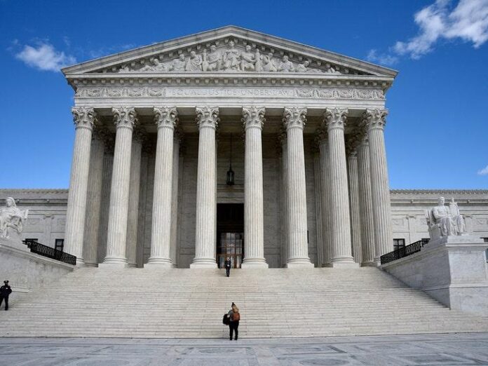 La Corte Suprema degli Stati Uniti La Corte Suprema degli Stati Uniti
