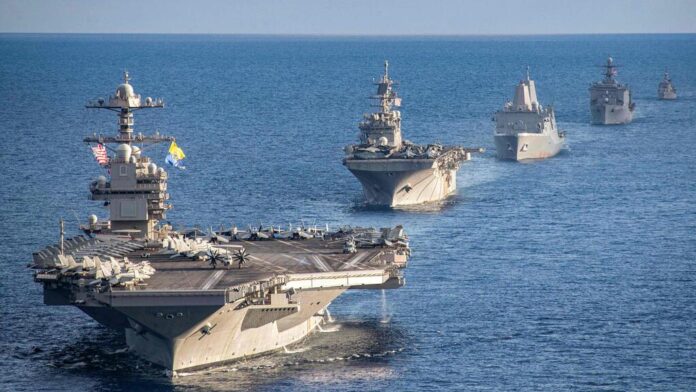 Una fotografia del USS Gerald R. Ford insieme a unità alleate nel Mediterraneo, che rende bene il tema della proiezione di potenza e della presenza navale statunitense. La U.S. Navy indica esplicitamente il Mediterraneo come area operativa della Sixth Fleet. Una fotografia del USS Gerald R. Ford insieme a unità alleate nel Mediterraneo, che rende bene il tema della proiezione di potenza e della presenza navale statunitense. La U.S. Navy indica esplicitamente il Mediterraneo come area operativa della Sixth Fleet.